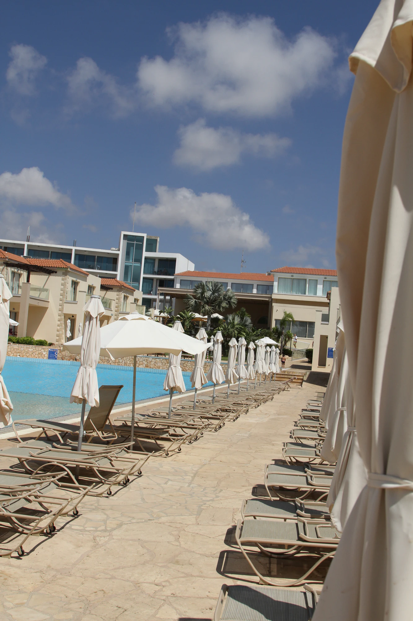 Pool bar
