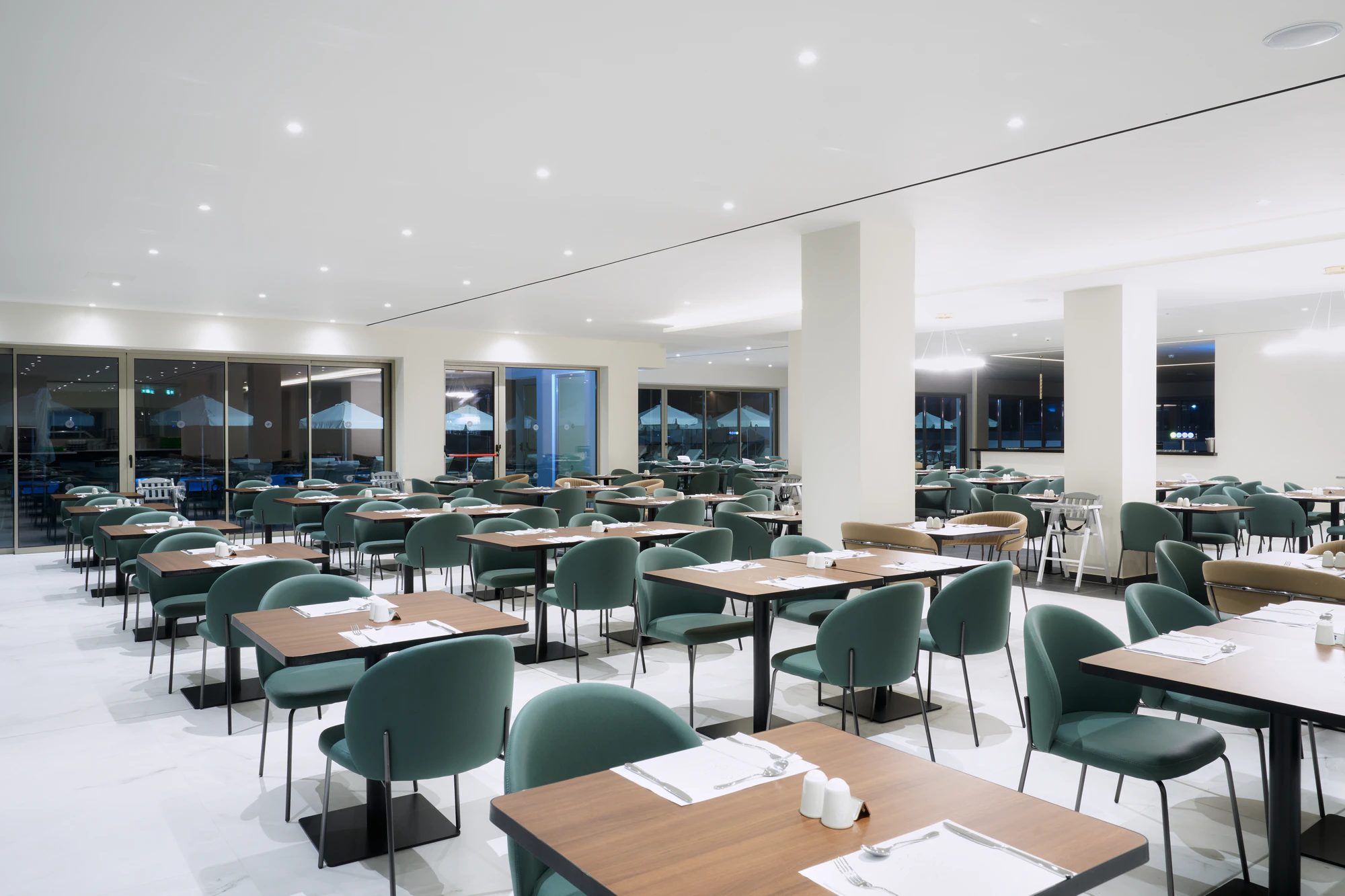 Main buffet restaurant