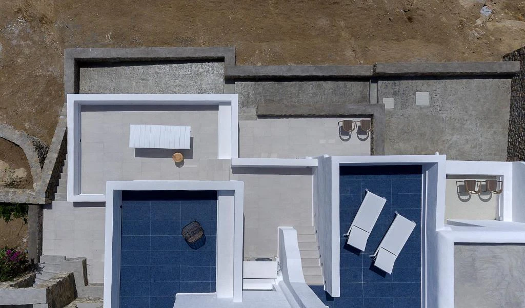 Pool with sea view